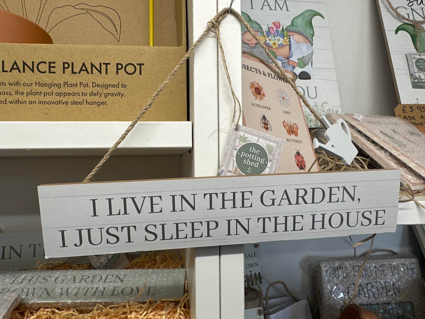 ‘I Live In The Garden’ Hanging Sign