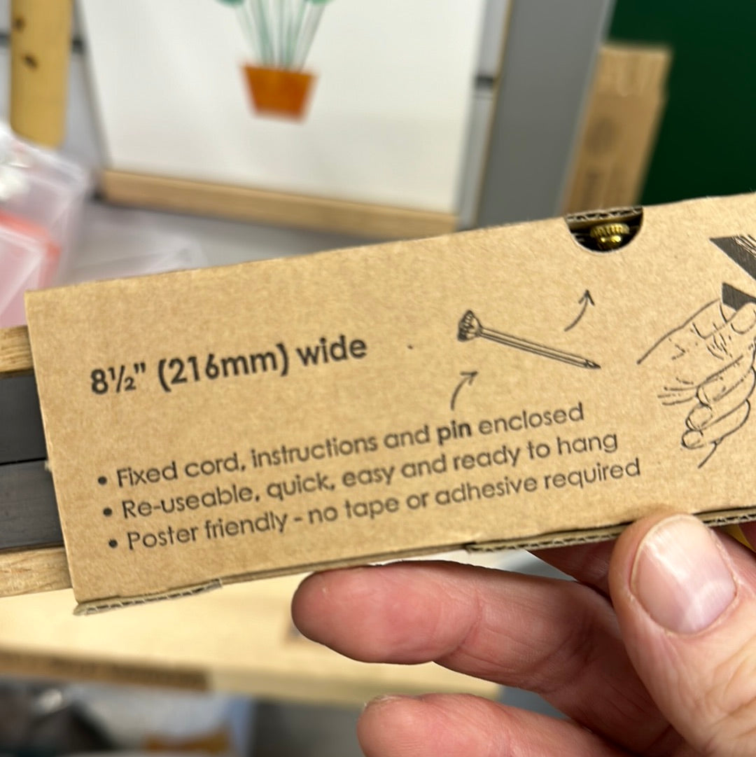 ‘Oak Poster Hanger’