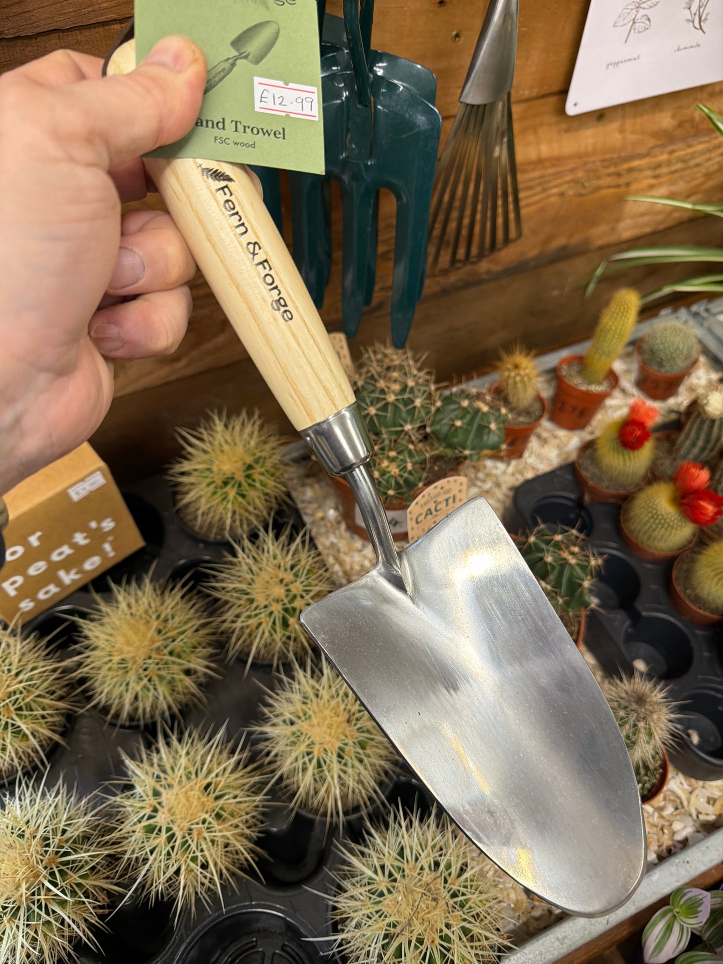 Hand trowel