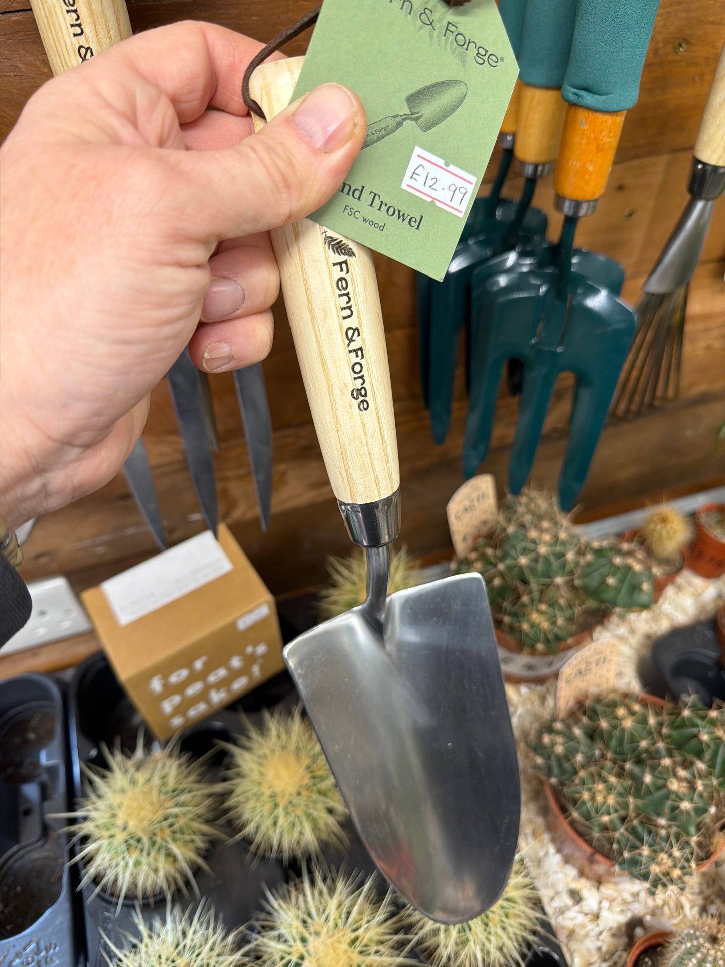 Hand trowel