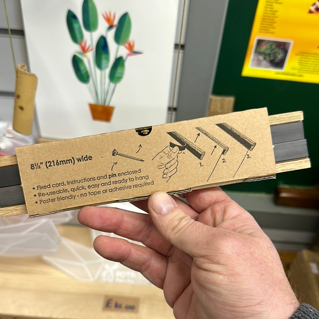 ‘Oak Poster Hanger’