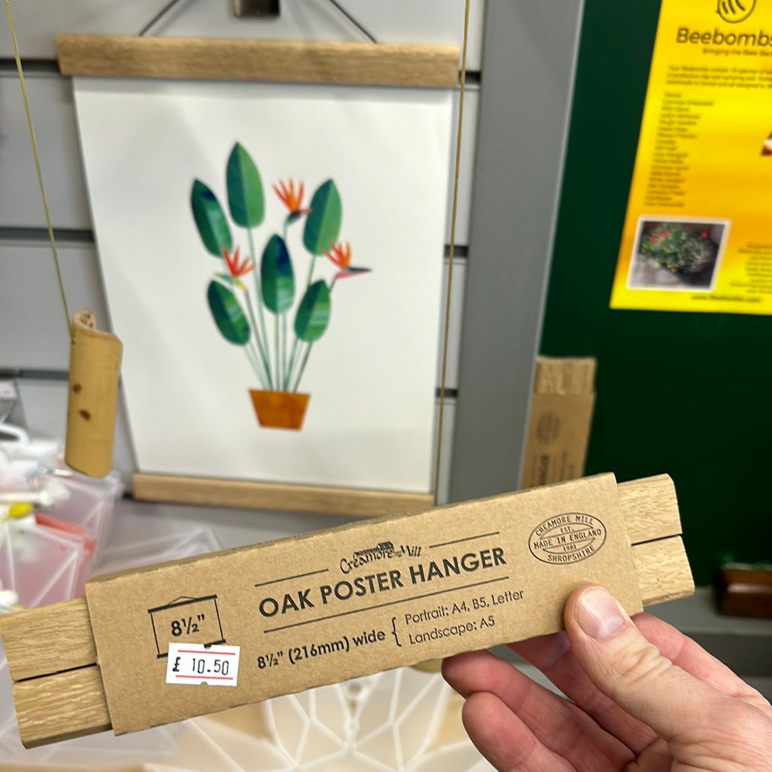 ‘Oak Poster Hanger’